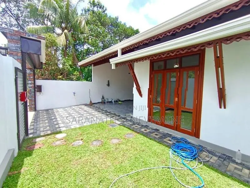 Brand-New House in Batuwandara Junc - Jamburaliya Rd Piliyandala