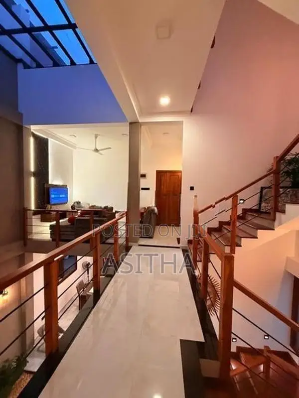 අනර්ඝ දෙමහල් නිවසක් විකින්මට පිලියන්දල
