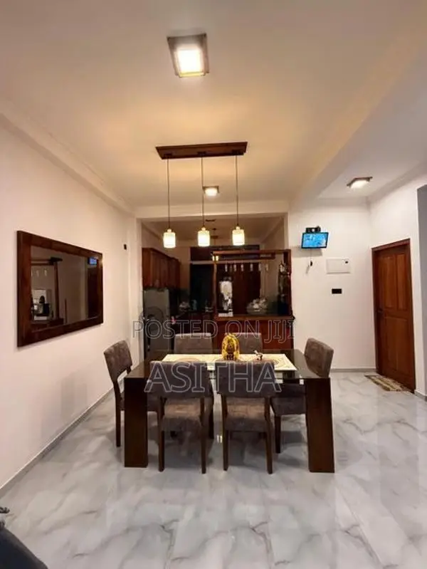 අනර්ඝ දෙමහල් නිවසක් විකින්මට පිලියන්දල