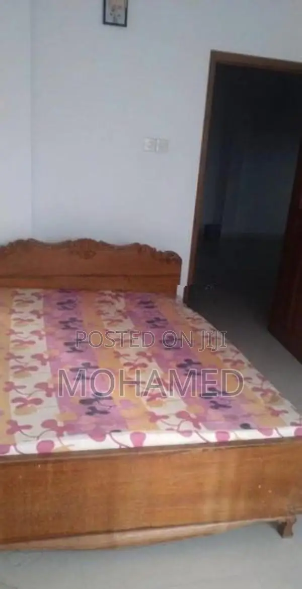 Teak Bed With Mattress - 6 By 4.5