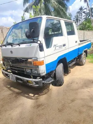 Toyota Toyota 1982 Crew Cab (Used)