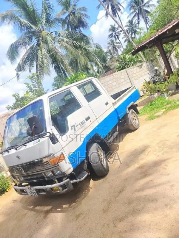 Toyota Toyota 1982 Crew Cab (Used)