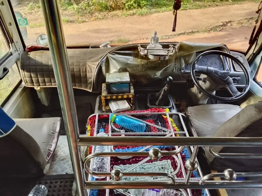 Eicher Skyline 2015 Bus (Used)