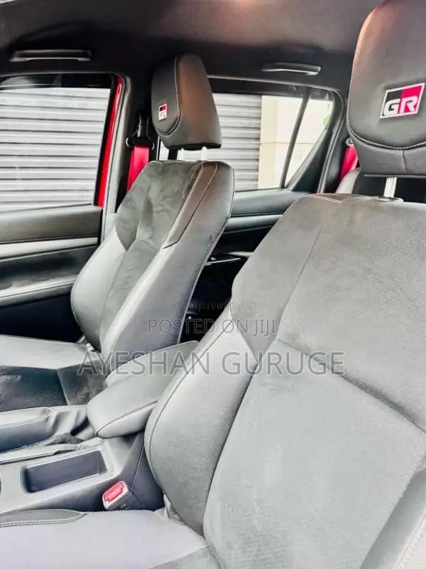 Toyota Hilux GR Sport 2024 Pickup (Used)