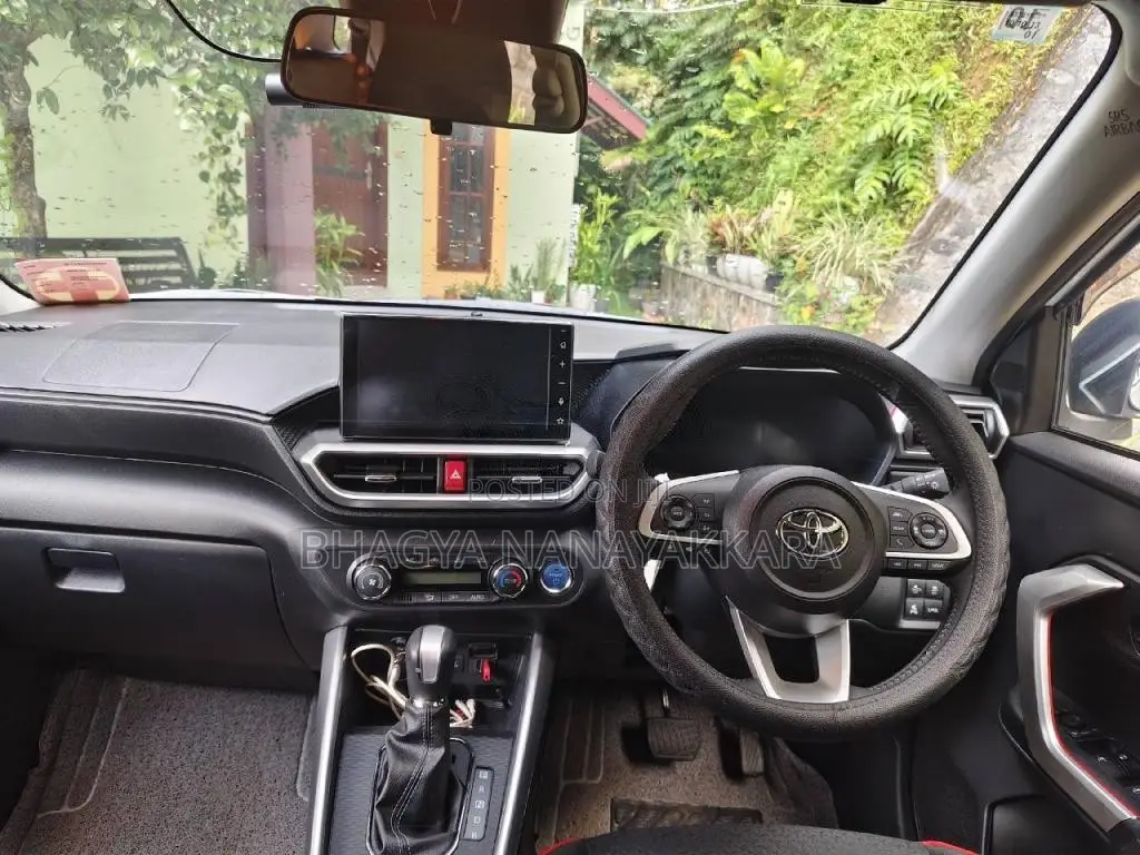 Toyota Raize Z Hybrid 2025 SUV (Used)
