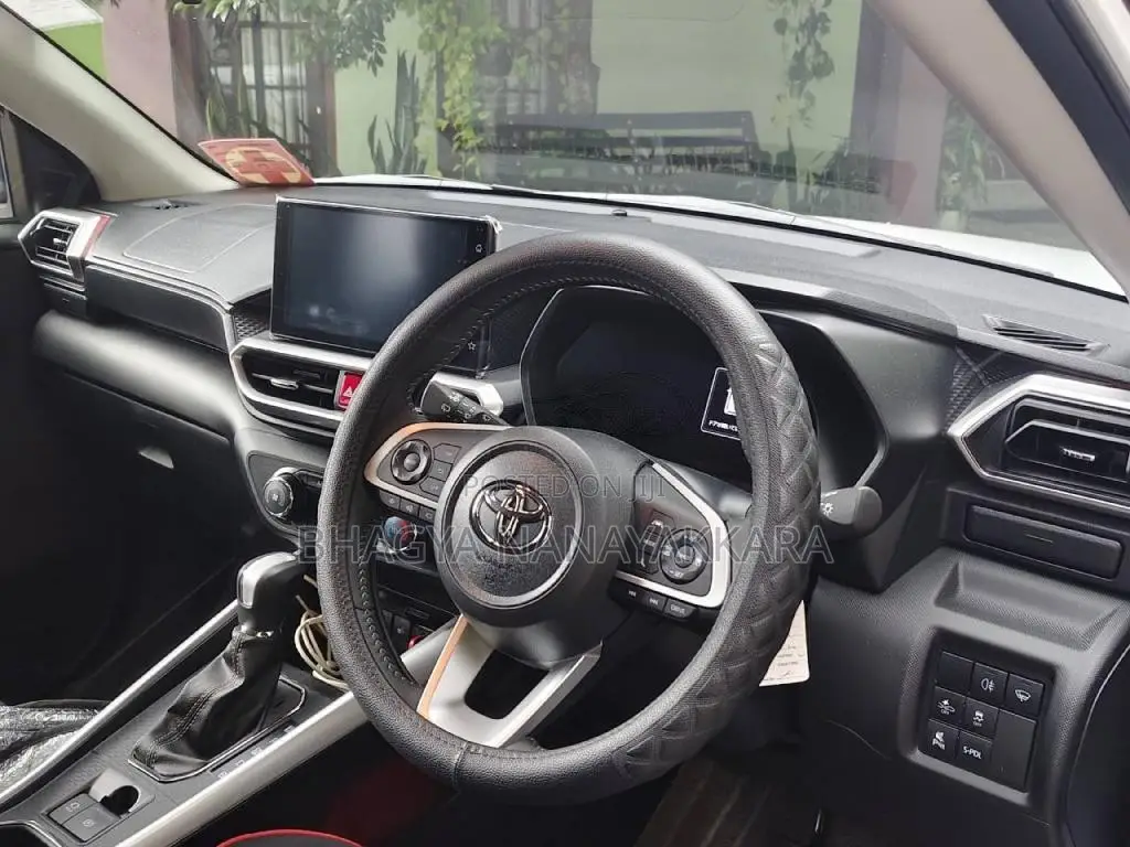 Toyota Raize Z Hybrid 2025 SUV (Used)