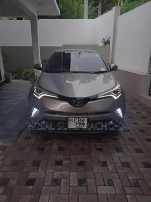 Toyota CHR 2018 SUV (Used)