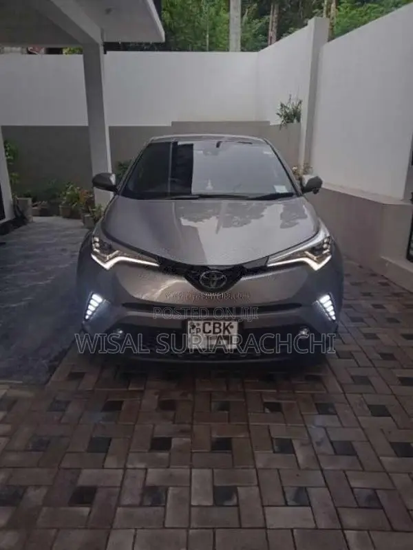 Toyota CHR 2018 SUV (Used)