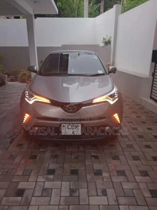 Toyota CHR 2018 SUV (Used)