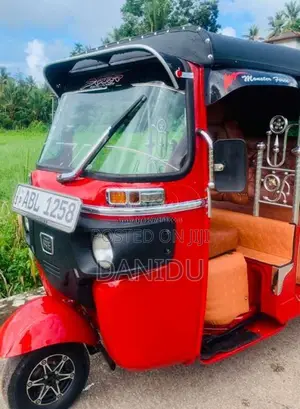 Bajaj 4 Stroke 2016 Three Wheel (Used)