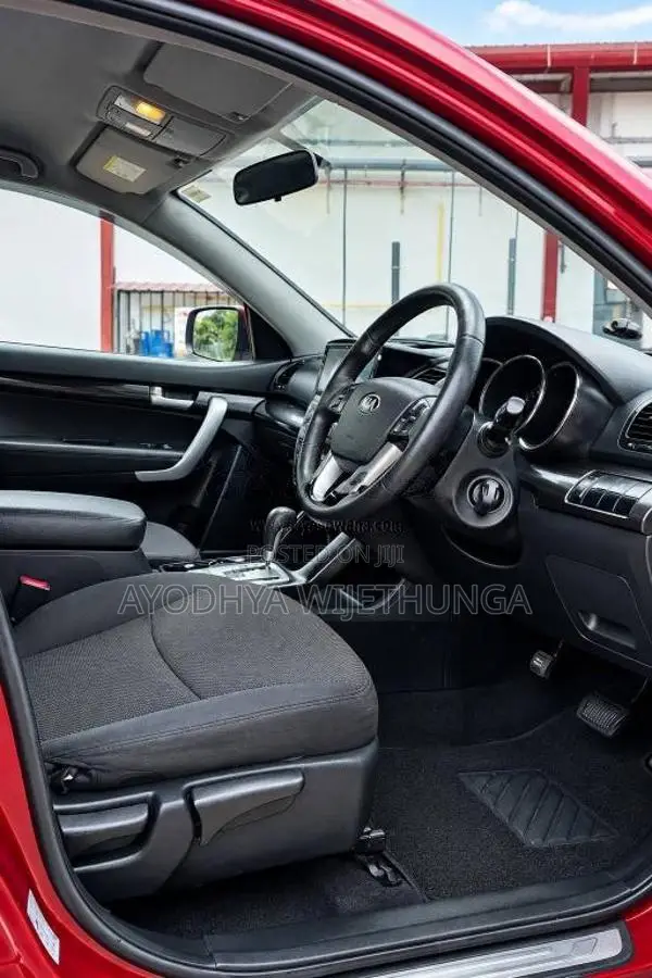 Kia SORENTO 1-9 4WD 2011 SUV (Used)