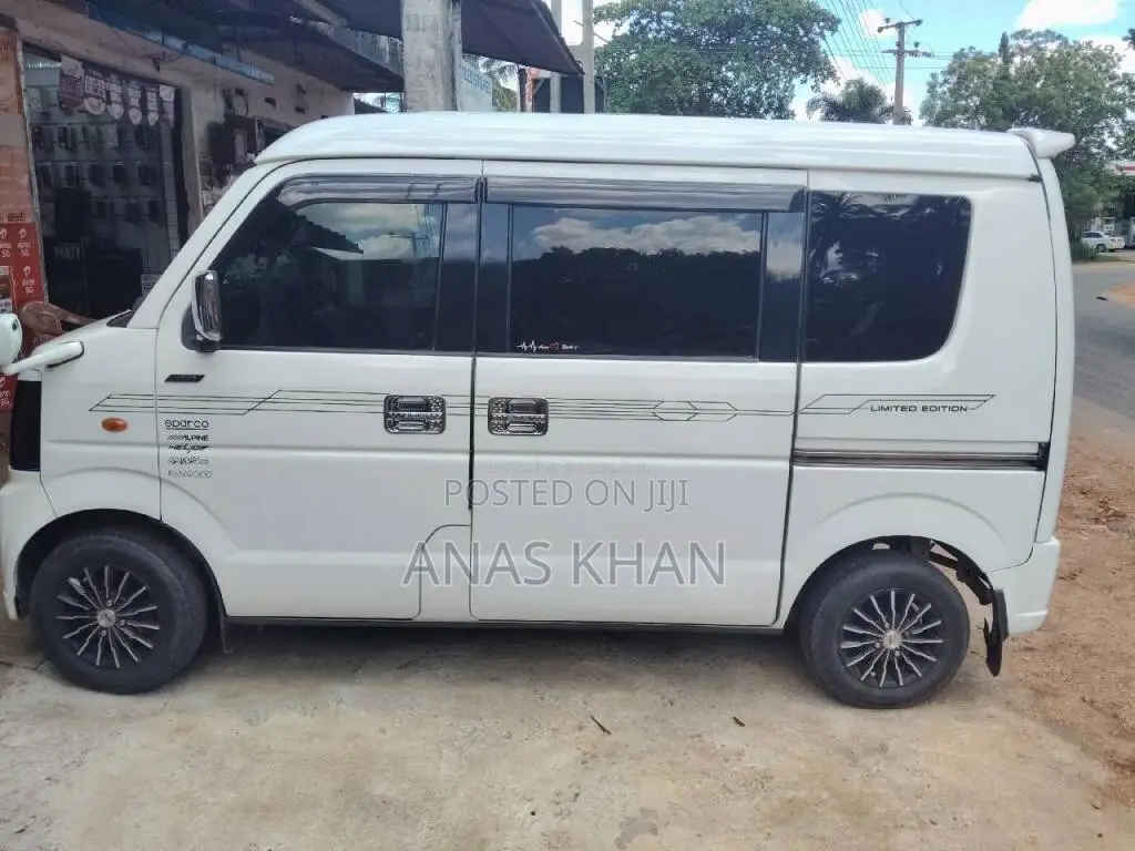 Suzuki D64 2015 Van (Used)