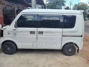 Suzuki D64 2015 Van (Used)