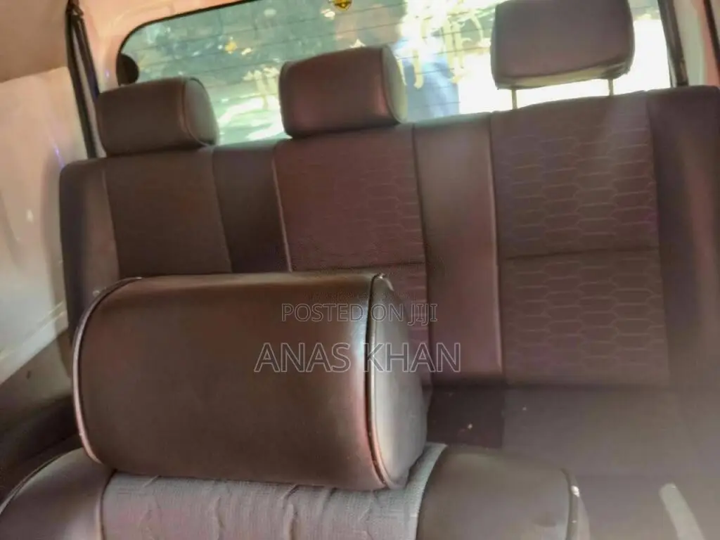 Suzuki D64 2015 Van (Used)