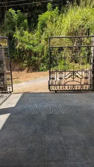 අම්පිටියෙන් නිවසක්