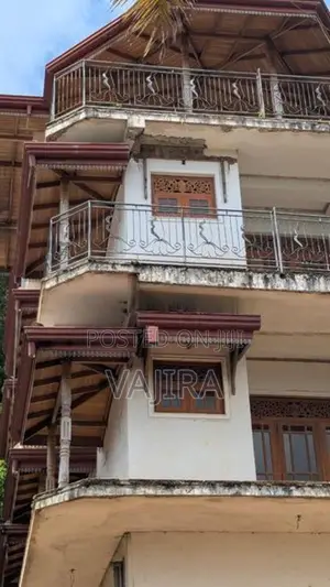 අම්පිටියෙන් නිවසක්