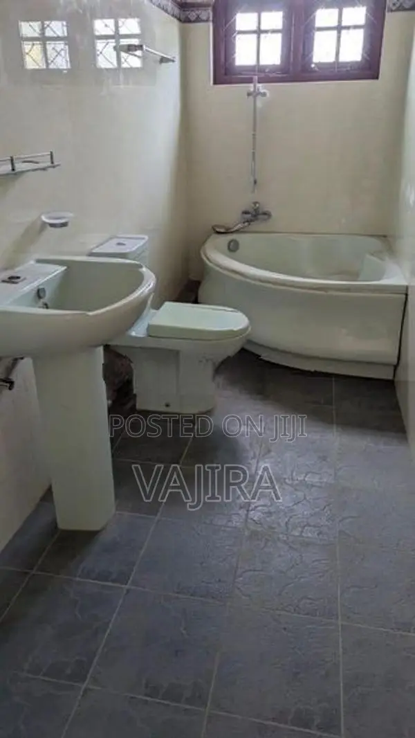 අම්පිටියෙන් නිවසක්