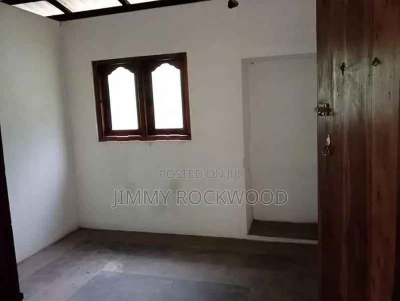 දුම්මලසූරියෙන් වටිනා නිවසක් විකිණීමට (සූරිය උයන නිවාස සංකීර්ණය)