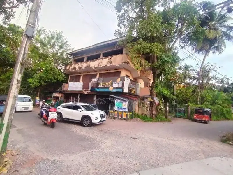 පාවිචිකල හෑකි ගොඩනැගිලිලක් සමග පර් 60 ඉඩමක් විකිනිමට Aruwwala