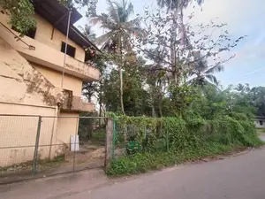 පාවිචිකල හෑකි ගොඩනැගිලිලක් සමග පර් 60 ඉඩමක් විකිනිමට Aruwwala
