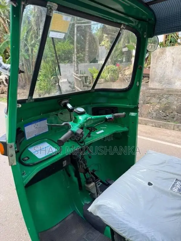 Bajaj 2 Stroke 2006 Three Wheel (Used)