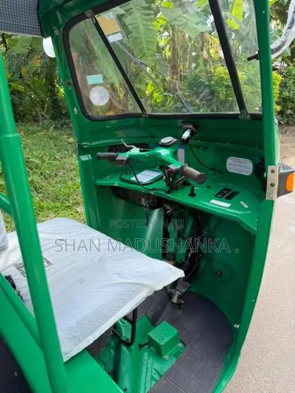 Bajaj 2 Stroke 2006 Three Wheel (Used)