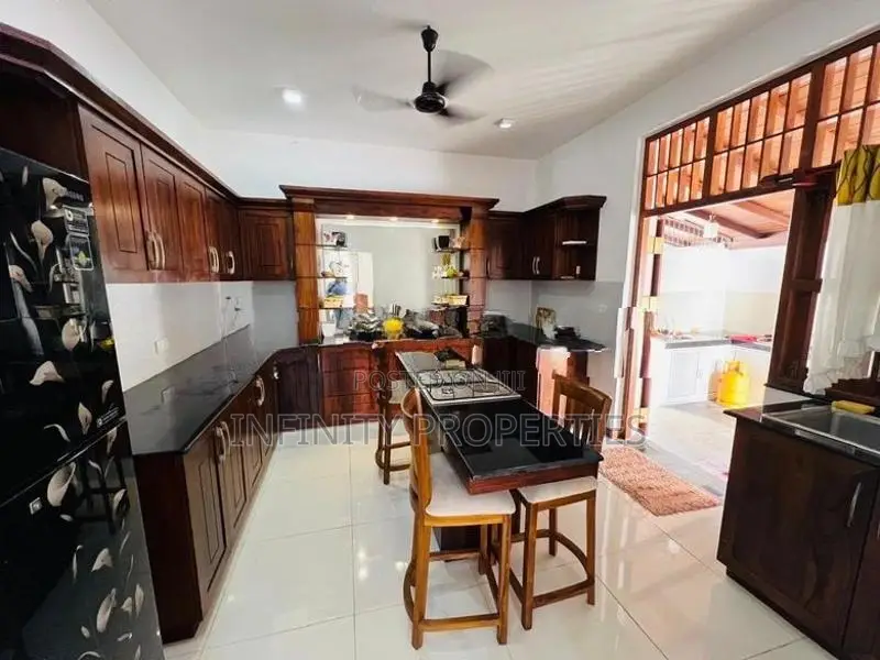 Brand New House for Sale in Thalawathugoda