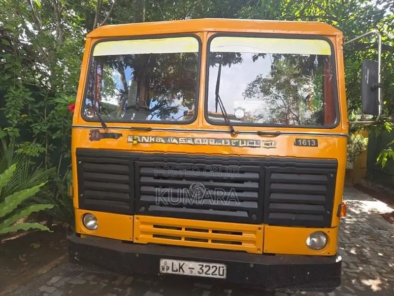 Ashok Leyland Comet 2010