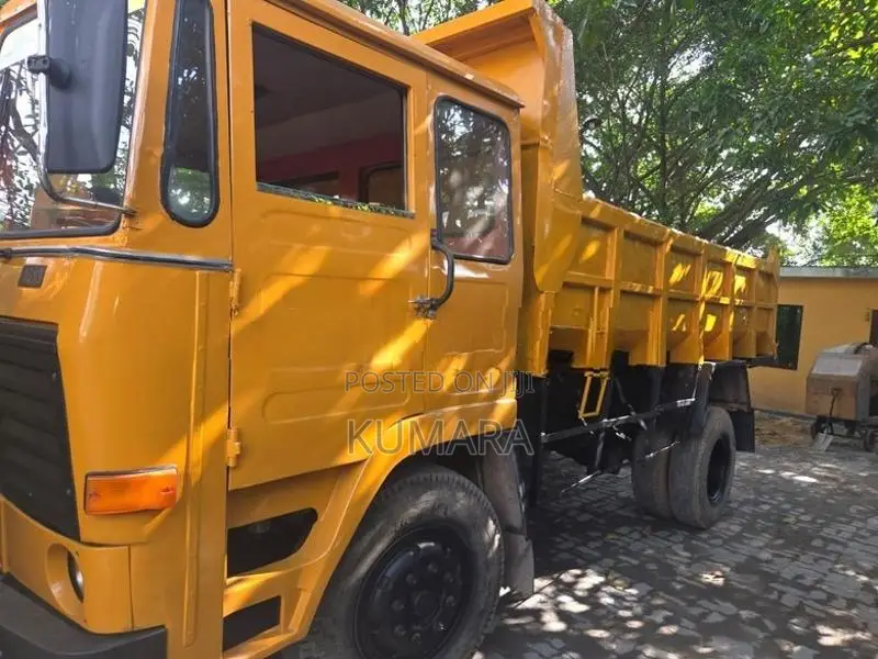 Ashok Leyland Comet 2010