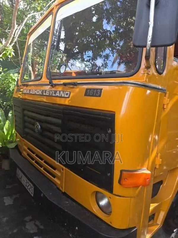 Ashok Leyland Comet 2010