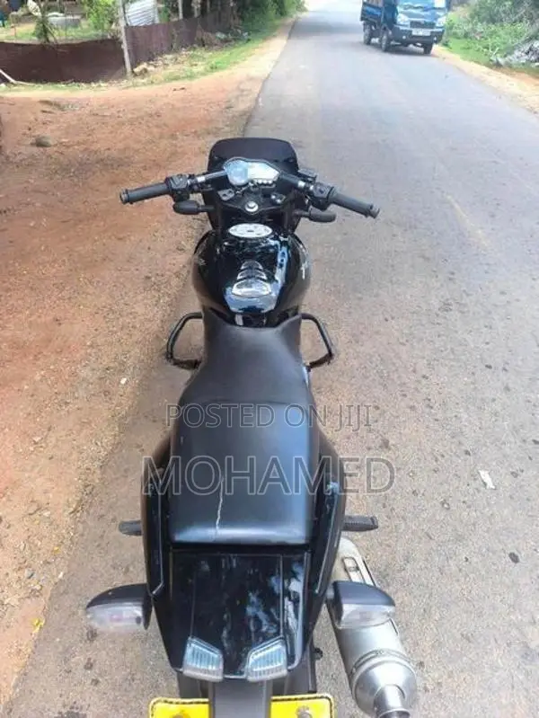 Bajaj Pulsar 220F 2011
