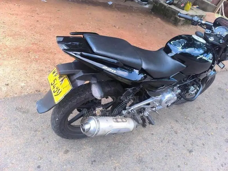 Bajaj Pulsar 220F 2011