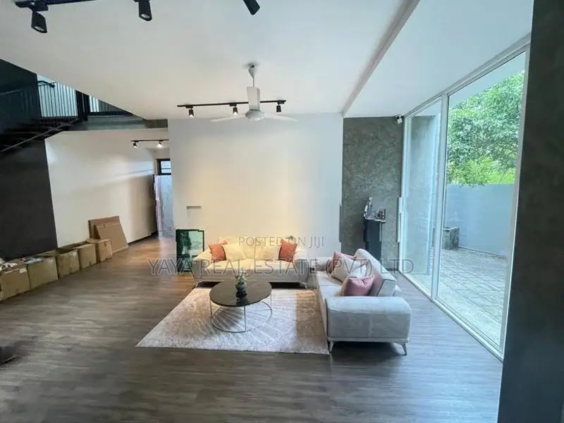Luxury House For Sale In Thalawathugoda