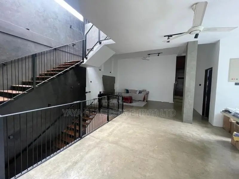 Luxury House For Sale In Thalawathugoda