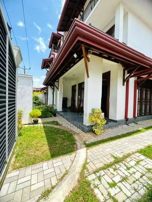 Pannipitiya, Unfurnished, 3 Story House For Rent (MG1353)