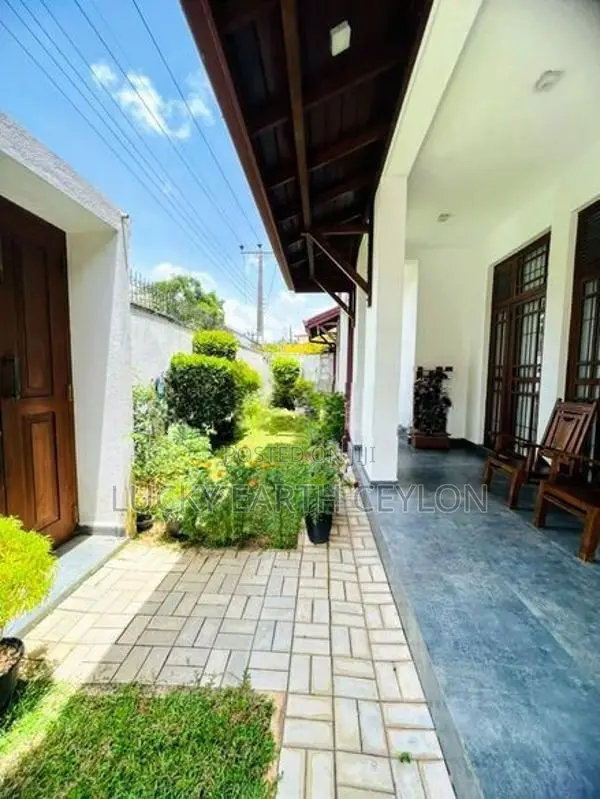 Pannipitiya, Unfurnished, 3 Story House For Rent (MG1353)