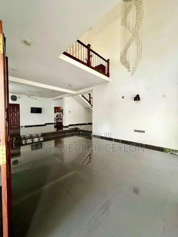 Pannipitiya, Unfurnished, 3 Story House For Rent (MG1353)