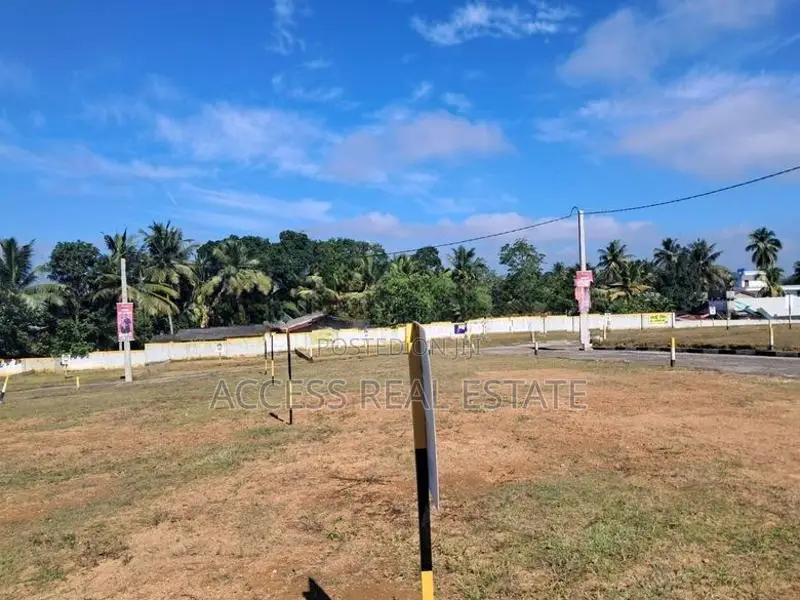 මීගොඩ නගරයෙන් වටිනා ඉඩමක්