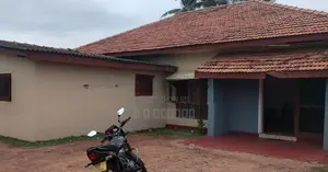 නිවසකට හෝ නේවාසිකාගාරයකට කදිම පර්චස් 23ක විශාල නිවසක් වහාම කුලියට දීමට
