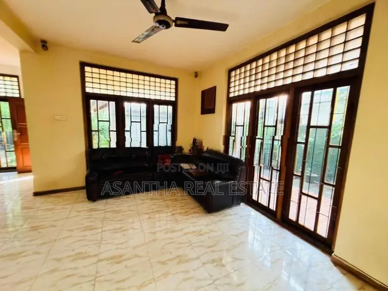 (AFA344) 02 Story house With 10 P At Abeyrathna Mawatha Boralesgamuwa