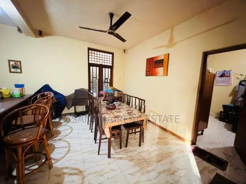 (AFA344) 02 Story house With 10 P At Abeyrathna Mawatha Boralesgamuwa