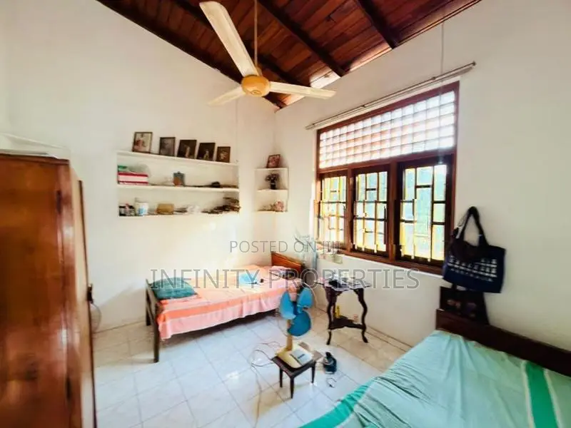 (AF070) 02 Story house With 10 P At Abeyrathna Mawatha Boralesgamuwa