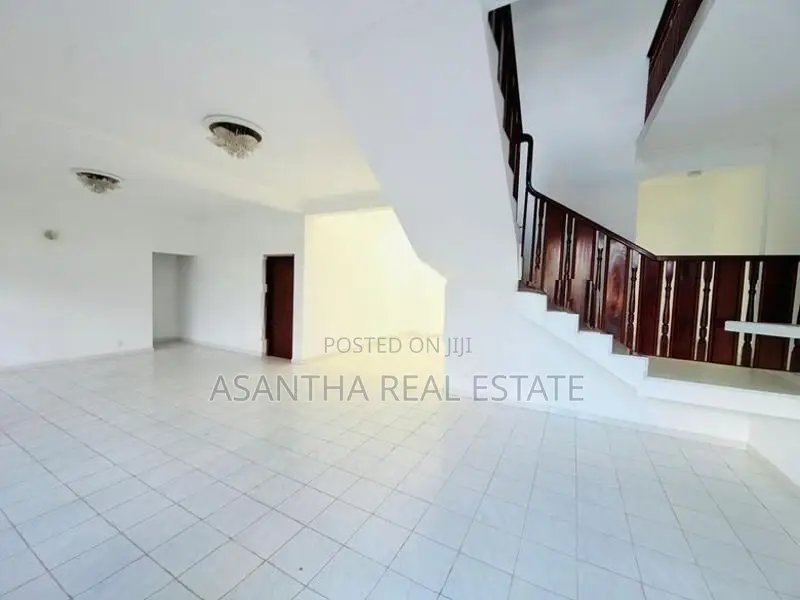 (AFA357) 02 Story House & 16 P sale At wathegedra Road Maharagama
