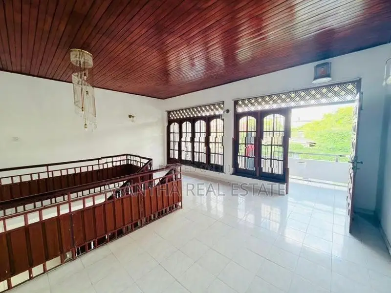 (AFA357) 02 Story House & 16 P sale At wathegedra Road Maharagama