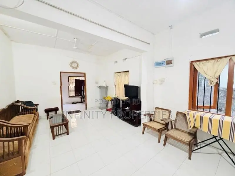 (AF087) Land with house to be sold on Meegahawatte Road in Delkanda.
