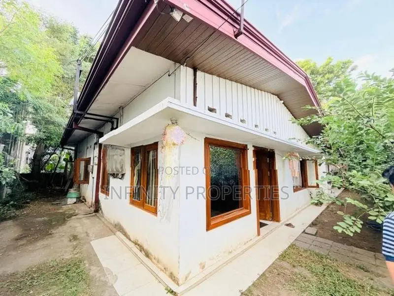(AF087) Land with house to be sold on Meegahawatte Road in Delkanda.