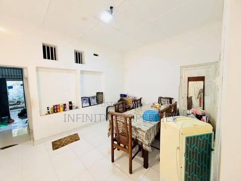 (AF087) Land with house to be sold on Meegahawatte Road in Delkanda.