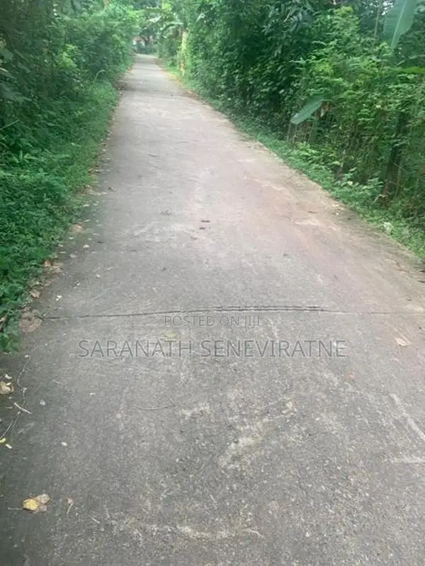 Land For Sale in Yakkala - 700 m to Kandy Rd