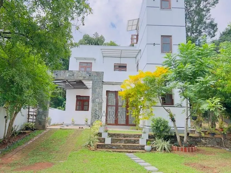 Well Build Luxury House Sale Athurugiriya