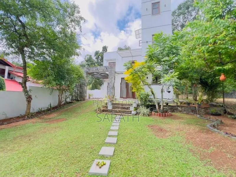 Well Build Luxury House Sale Athurugiriya